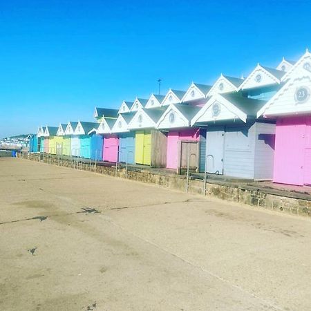 Modern 3 Bedroom Caravan Near The Beach 월턴 온 더 네이즈 외부 사진