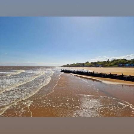 Modern 3 Bedroom Caravan Near The Beach 월턴 온 더 네이즈 외부 사진