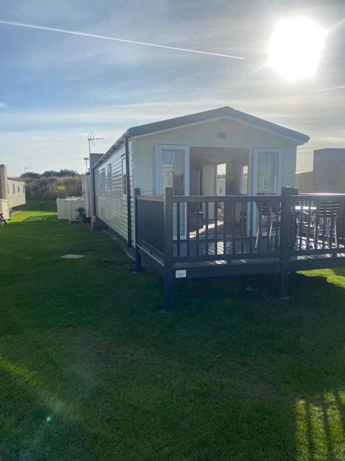 Modern 3 Bedroom Caravan Near The Beach 월턴 온 더 네이즈 외부 사진