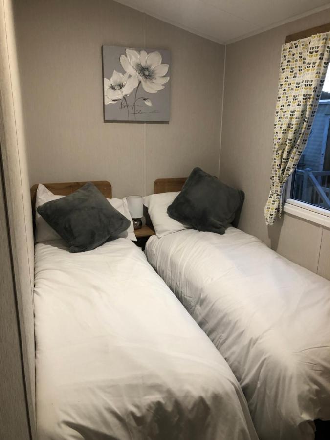 Modern 3 Bedroom Caravan Near The Beach 월턴 온 더 네이즈 외부 사진